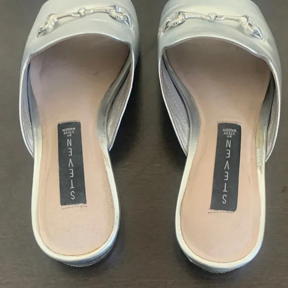 Steve Madden Metallic Silver Leather Horse Bit Mules. - Picture 4 of 10